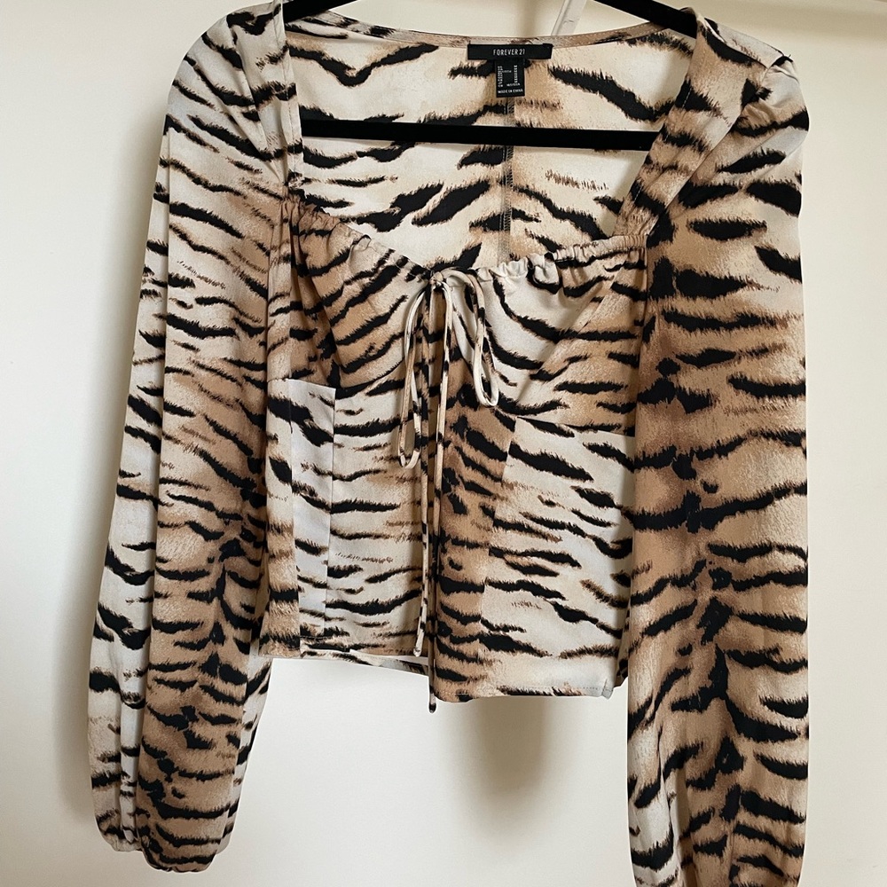 Animal print long sleeve blouse✨